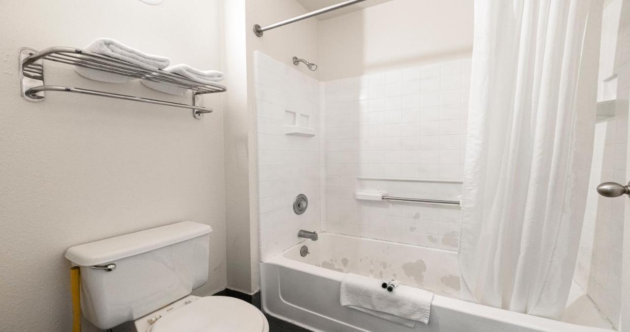 Budget Inn And Suites Stockton Yosemite エクステリア 写真