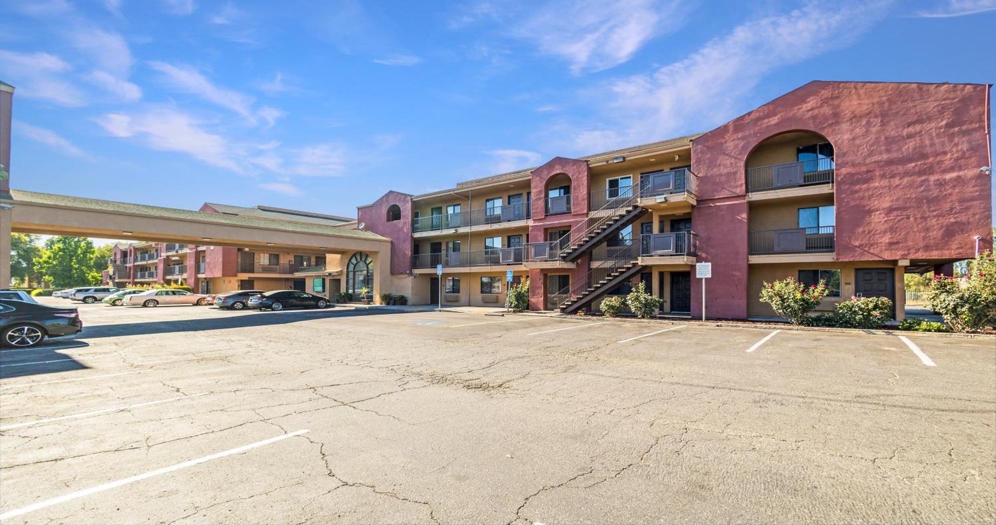 Budget Inn And Suites Stockton Yosemite エクステリア 写真