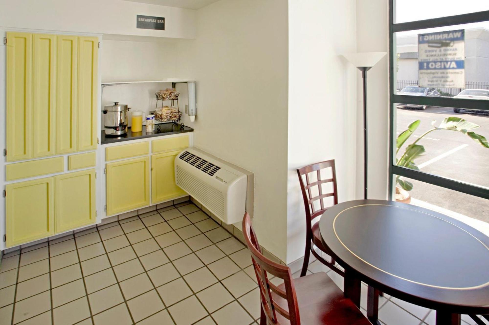 Budget Inn And Suites Stockton Yosemite エクステリア 写真