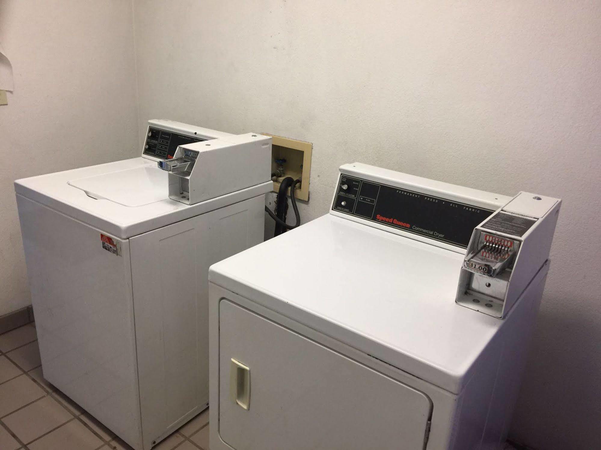 Budget Inn And Suites Stockton Yosemite エクステリア 写真